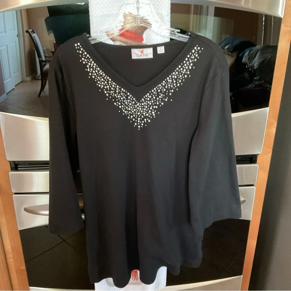 Quacker Factory Black with Rhinestuds Blouse, v-neck, 3/4 sleeve, gorgeous - Picture 2 of 13